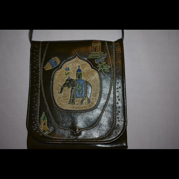 Handbag with unique elephant design - Picture 2 of 8